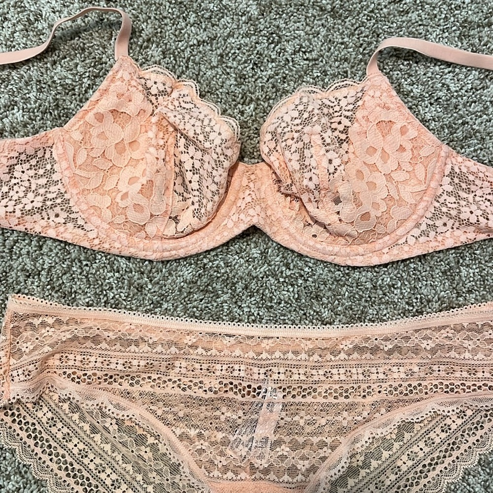 Victoria's Secret Peach Lace Bra & Undies Set